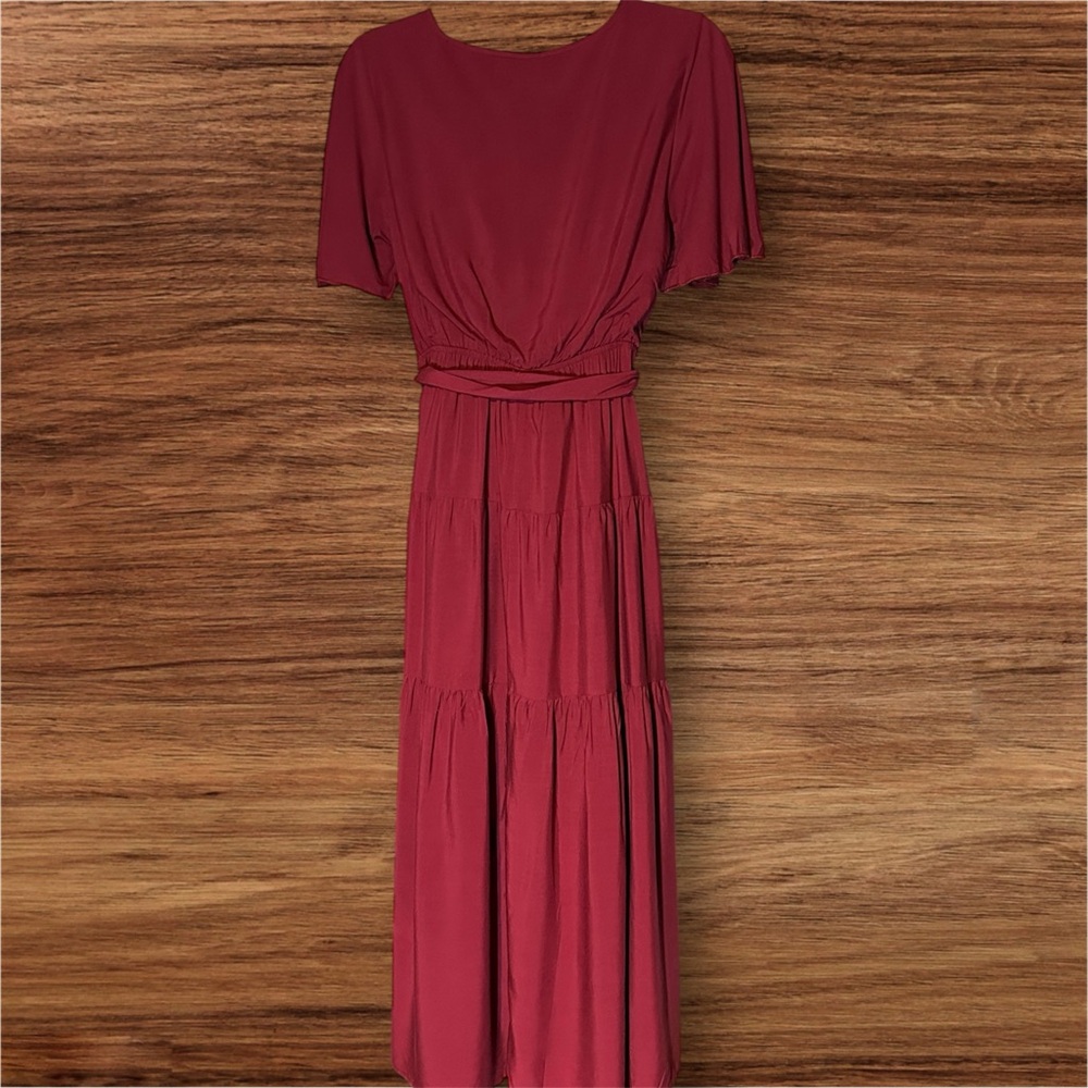 5/$10 - Elegant Burgundy Tiered Flutter Sleeve Dress - Picture 5 of 7